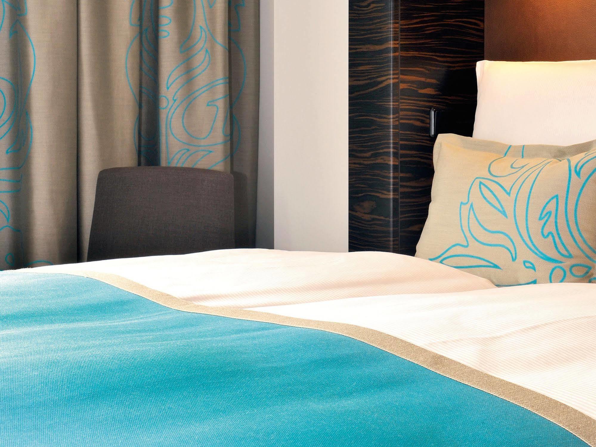 One Frankfurt Airport 3*